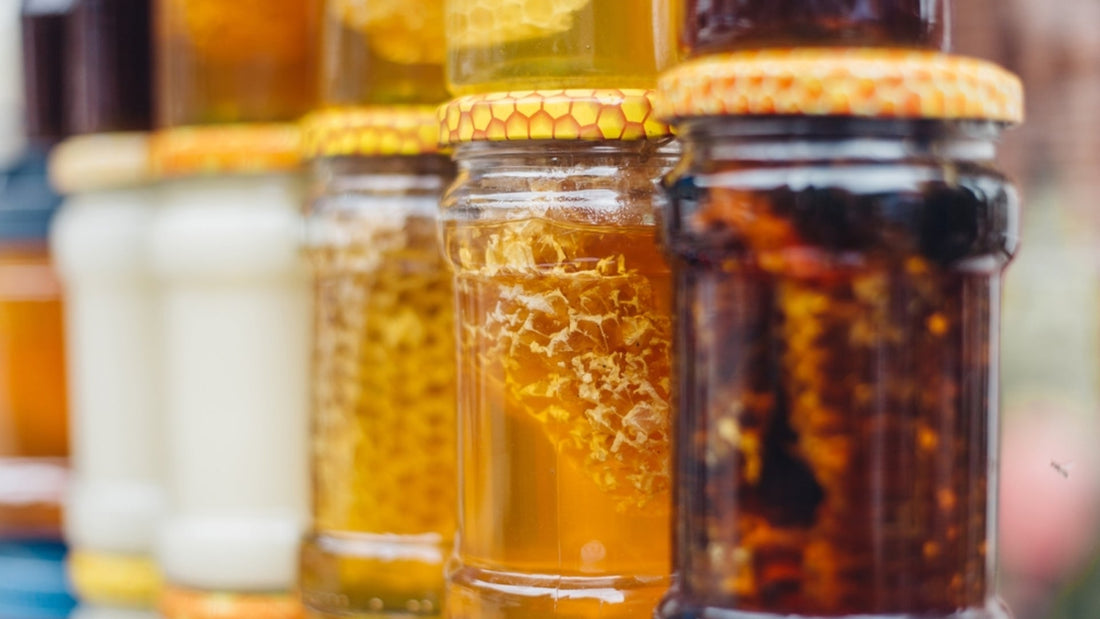 Miód Naturalny: Słodkie Bogactwo Smaków i Wyjątkowy Składnik Kulinarny