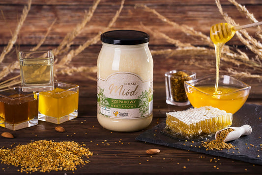 Energetyczna Moc Pól: Dlaczego Miód Rzepakowy Jest Idealny na Start Dnia?